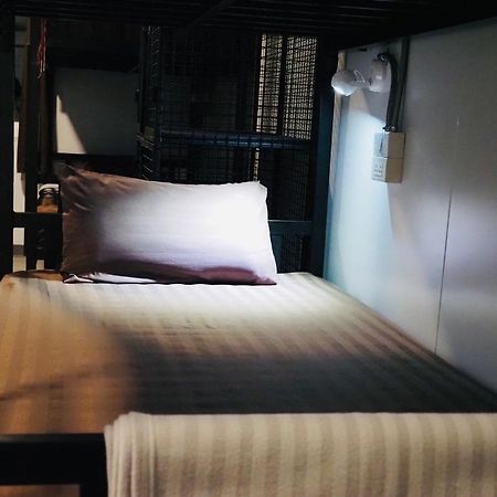 Wild Ones Hostel Бангкок Екстер'єр фото